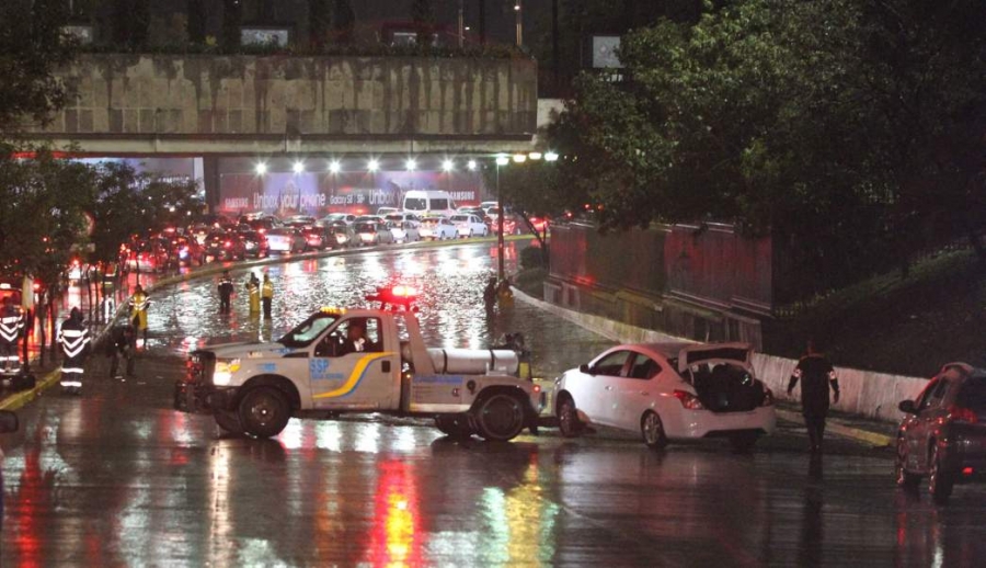 ¿Qué hacer si tu auto queda atrapado en una inundación?