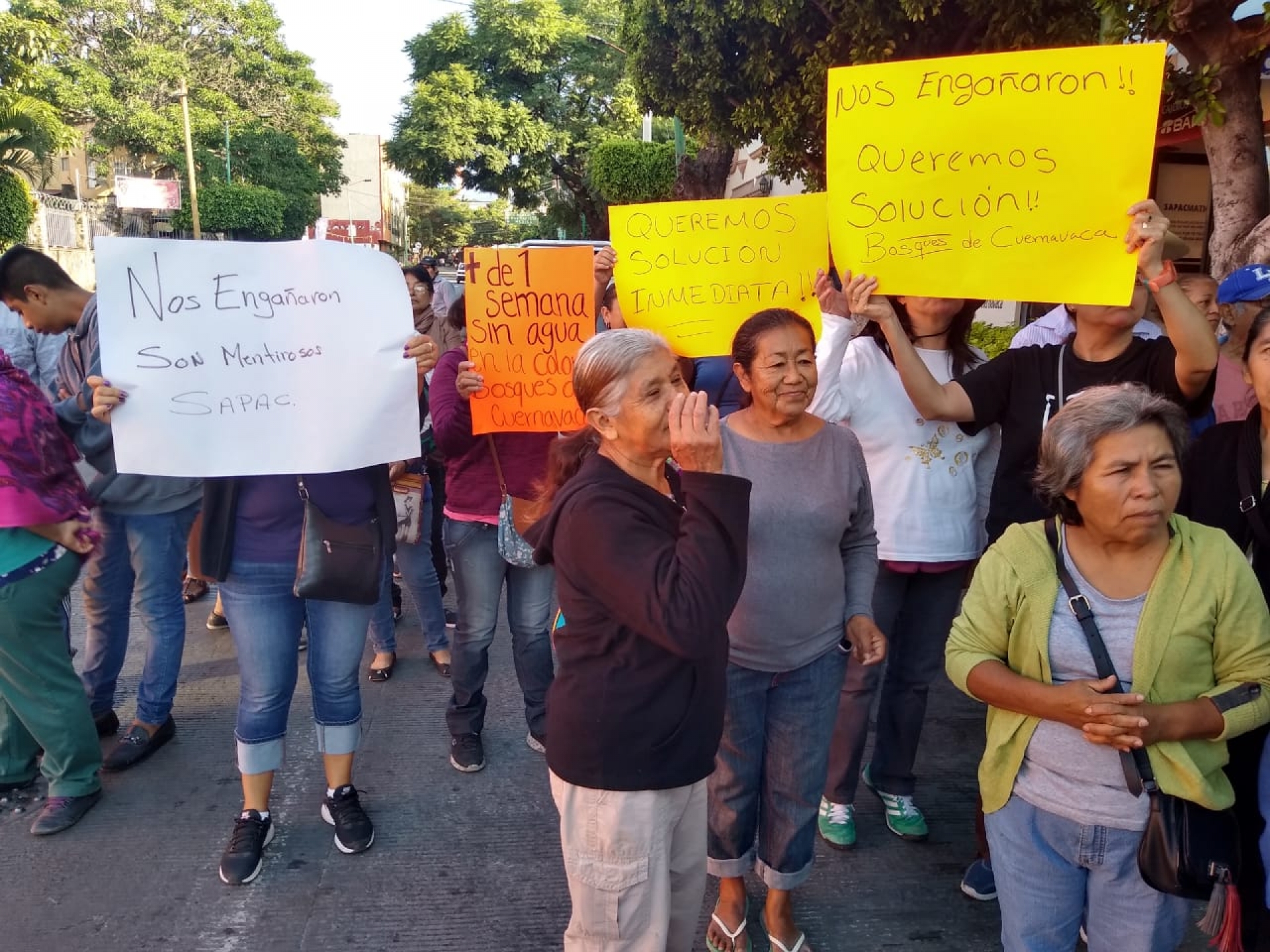 Vecinos de Bosques de Cuernavaca se manifestaron en el SAPAC