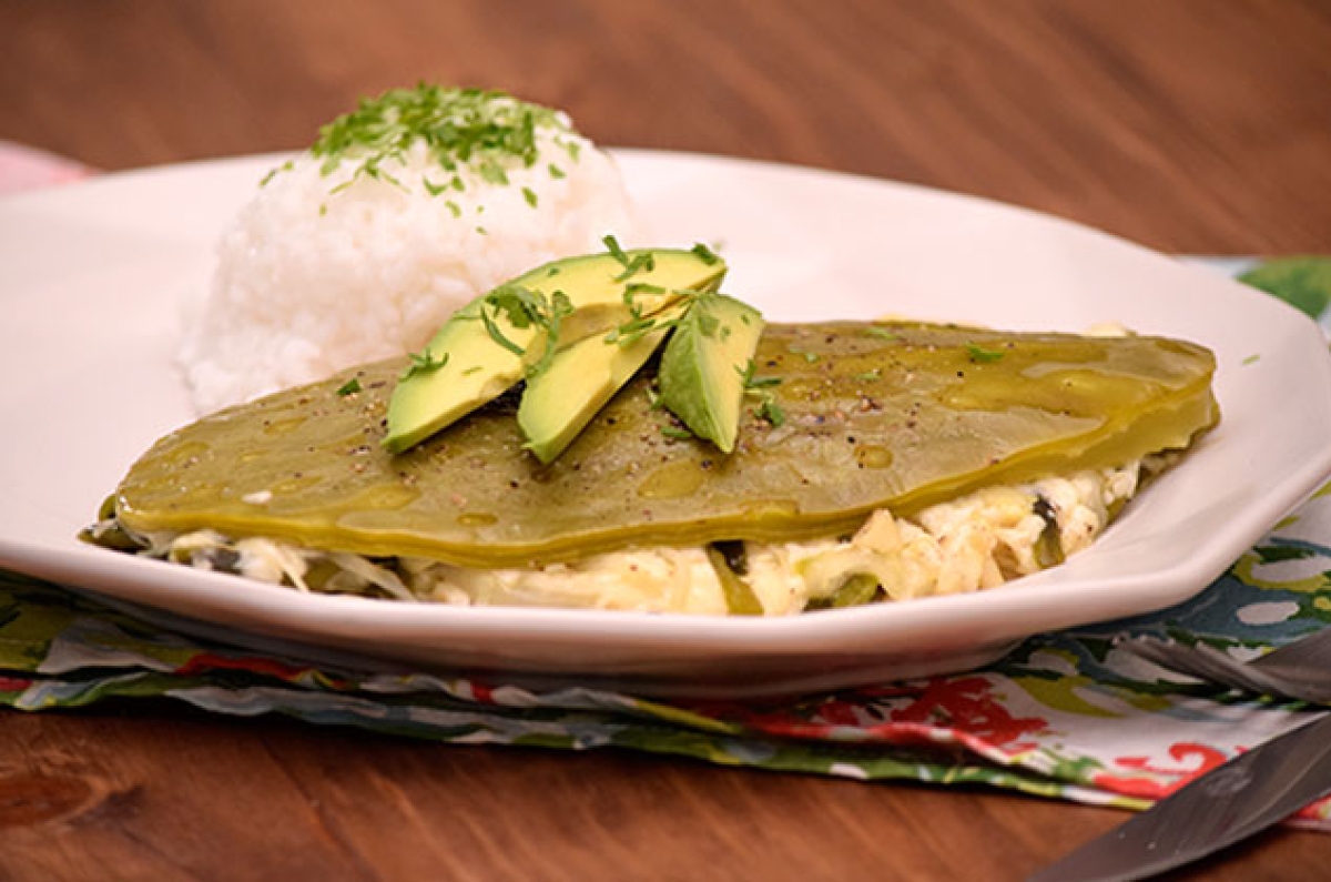 Nopal relleno con queso, rajas y elote, una buena opción para la merienda