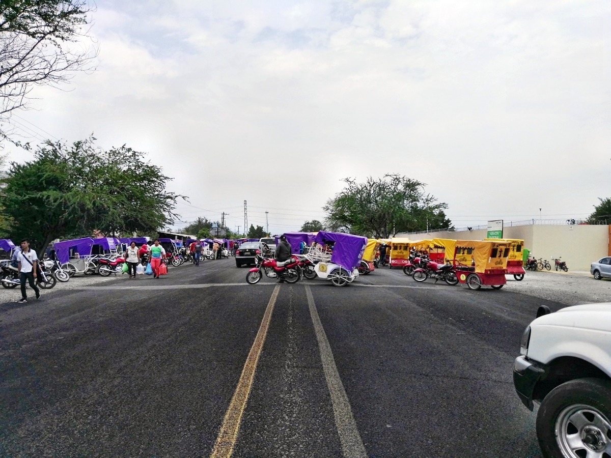 Nuevamente bloquean mototaxis la carretera Alpuyeca-Jojutla