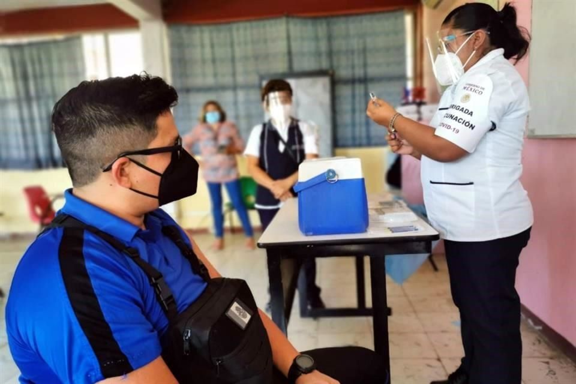 Ya no se tomarán fotografías al INE y a pacientes en centros de vacunación: Ssa
