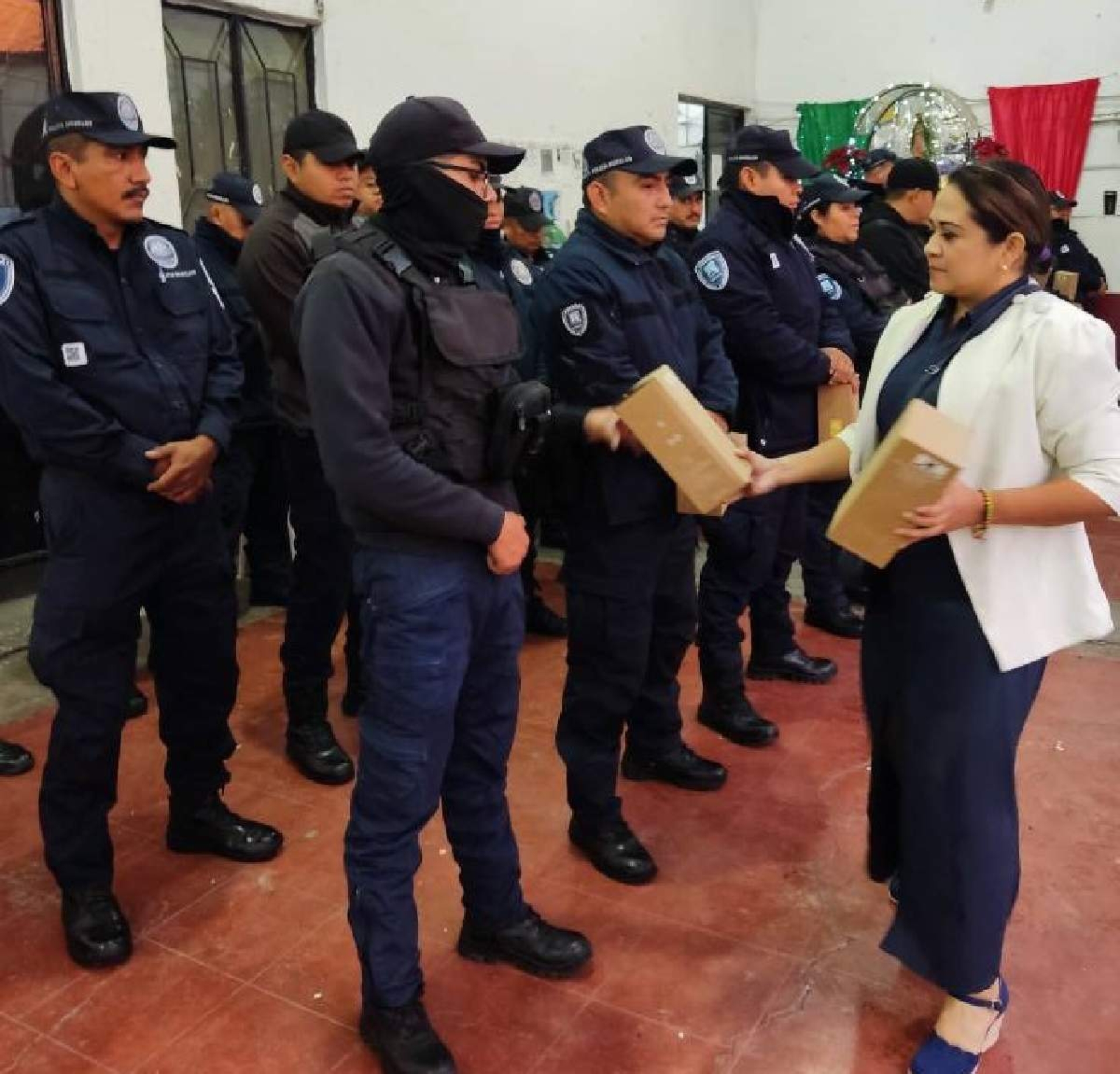 Anuncian aumento de salarios para policías de Tepalcingo