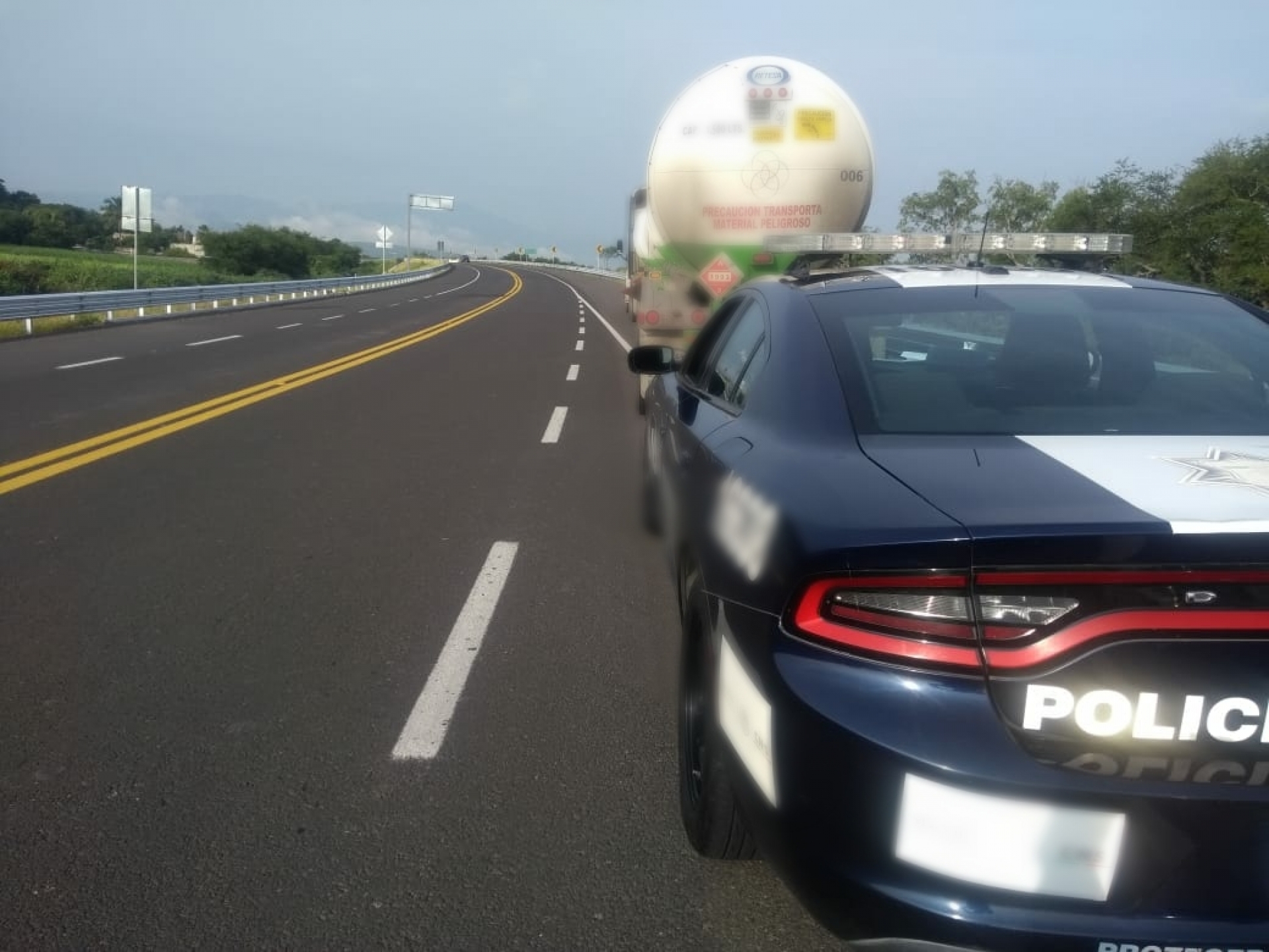 Asegura PF camión que transportaba más de 60 mil litros de combustible