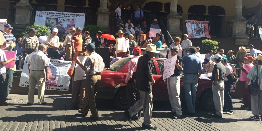 Piden adultos mayores ante el Congreso que se cumpla el compromiso de descuento en el pago de predial