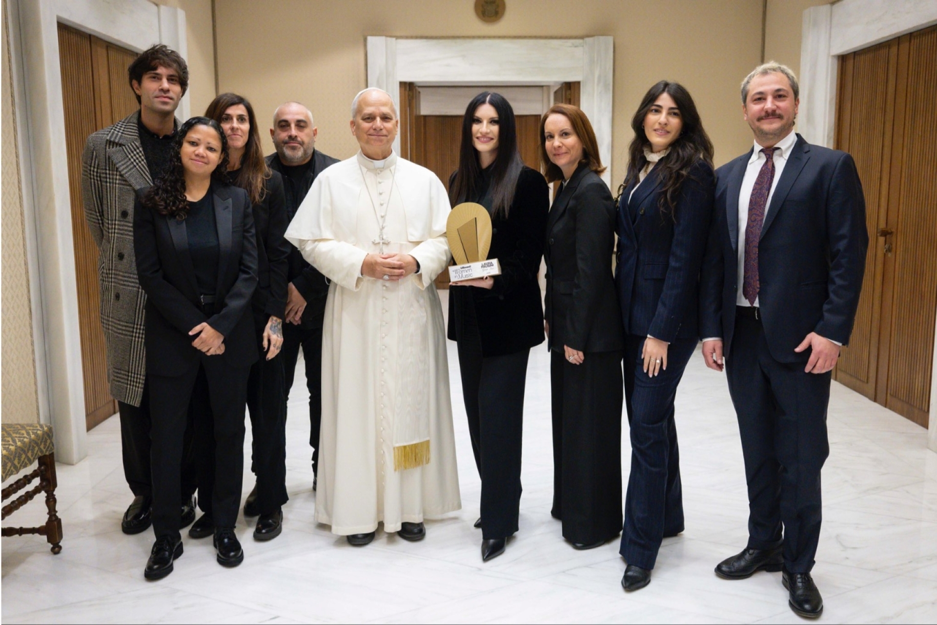 Laura Pausini se reúne con el Papa León XIV y le regala una canción inédita inspirada en San Francisco de Asís