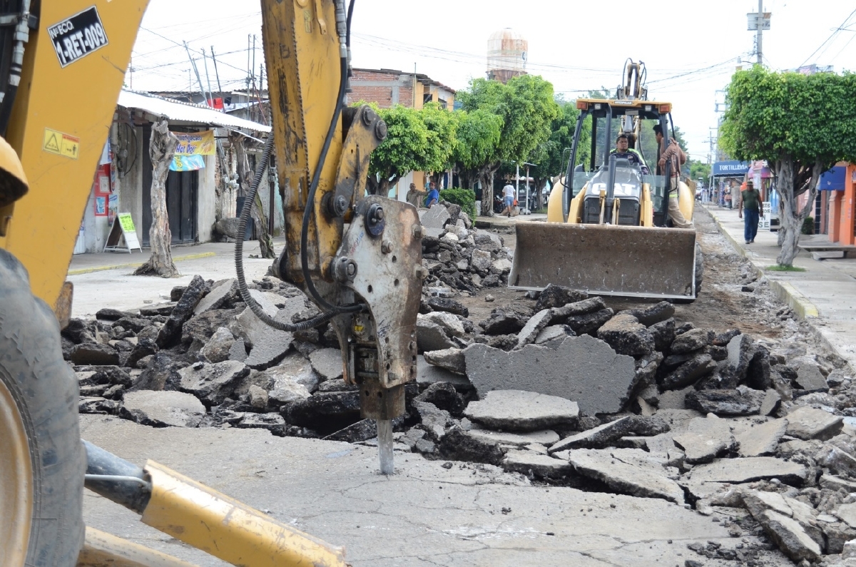 Iniciaron los trabajos de rehabilitación de la calle Benito Juárez de Casasano