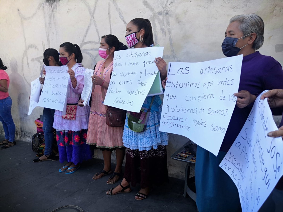 Protestan vendedores de artesanías por desalojos