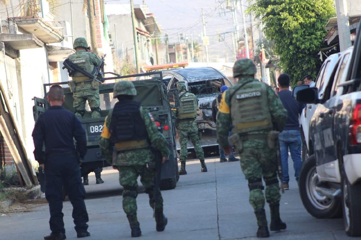 Lo mataron a tiros en el patio de su casa