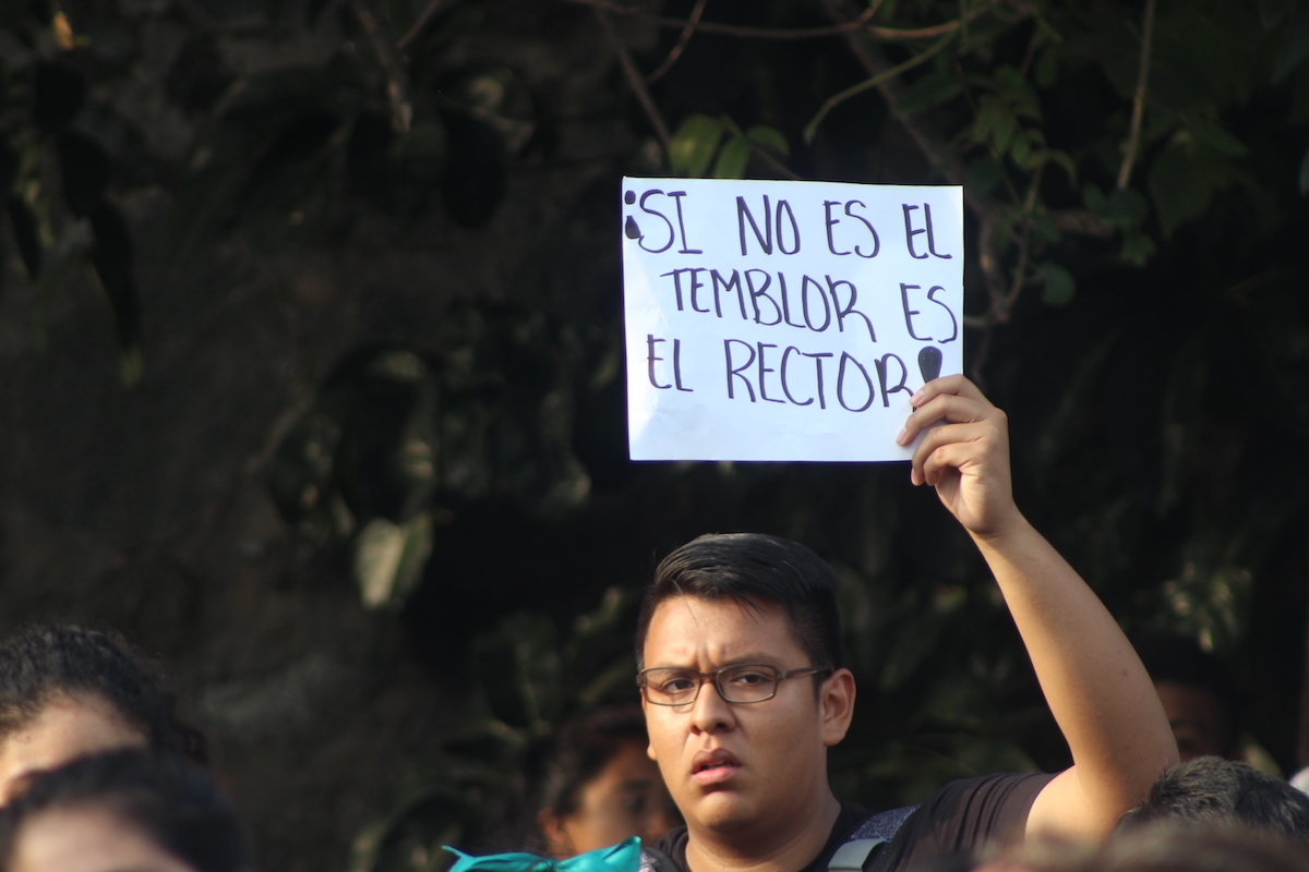 Trabajadores universitarios, protestan en Los Belenes