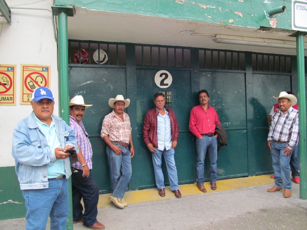 Cañeros cenecistas toman el ingenio EZ de Zacatepec
