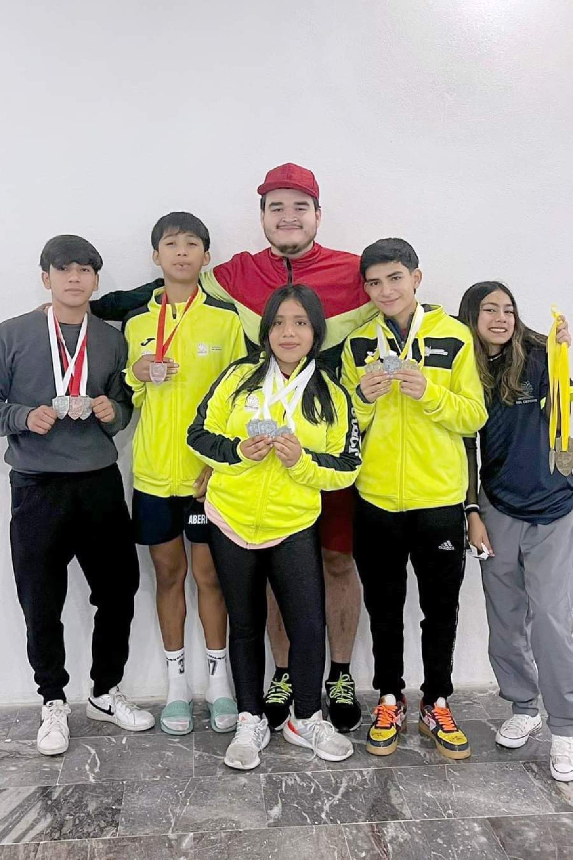 Destacada, participación de pesistas ixtlecos en torneo nacional