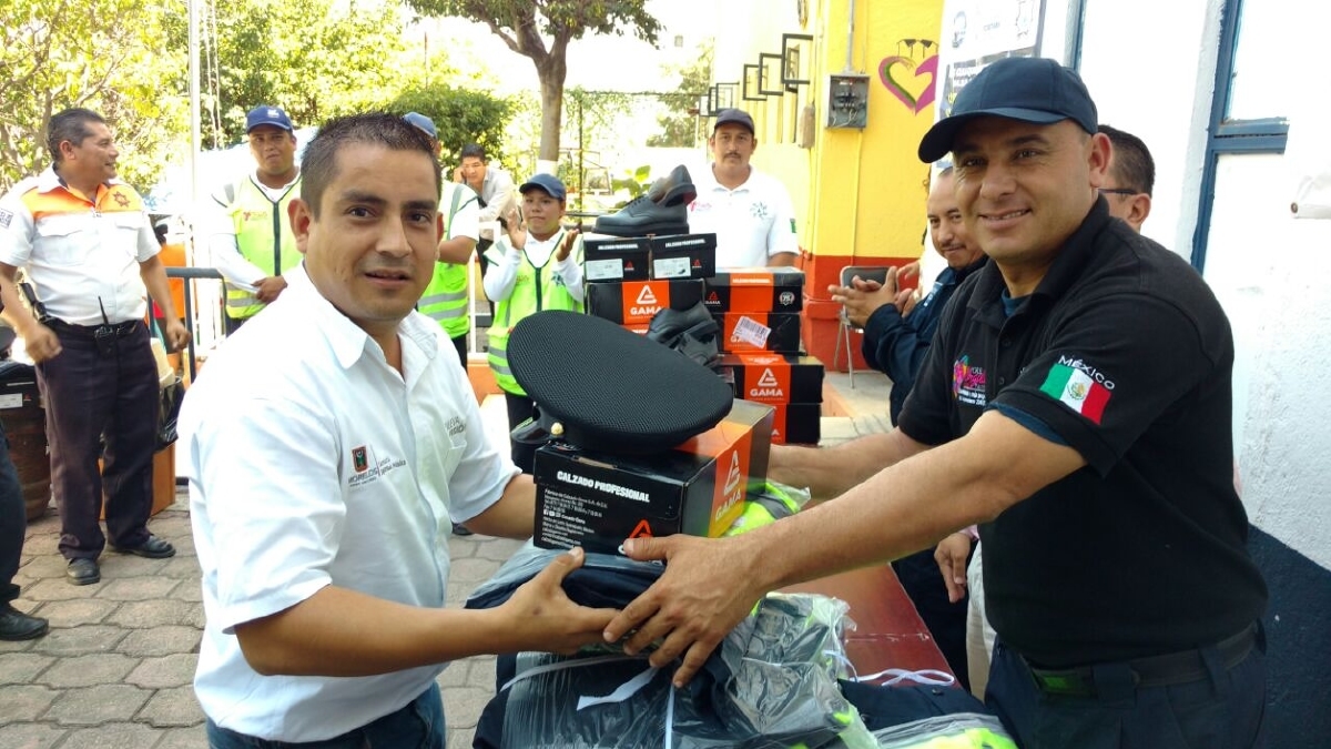 Entregan equipo y uniformes a personal de proximidad social de Yautepec
