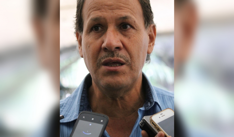 Denuncian expedición masiva de permisos para taxi
