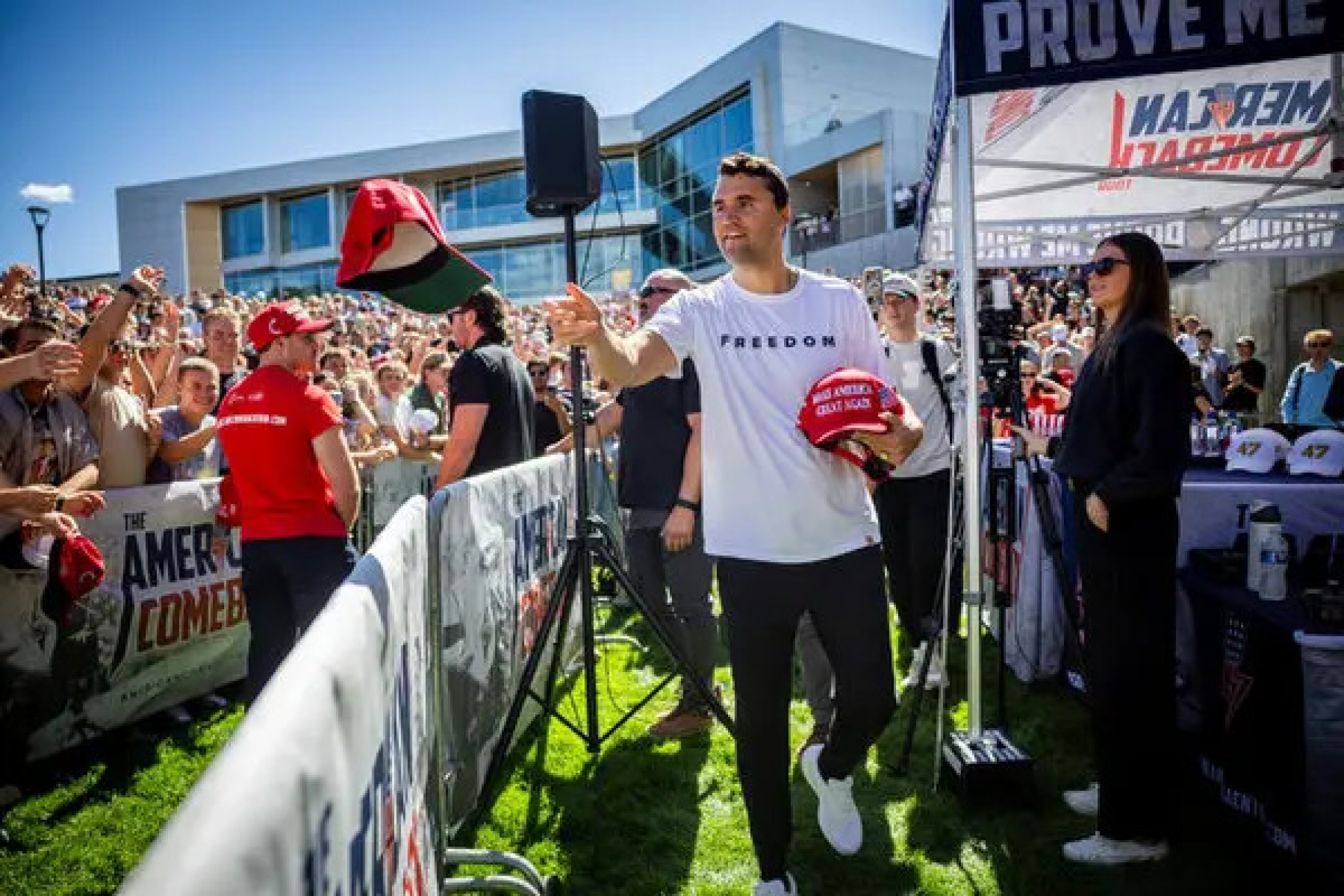 Charlie Kirk, activista conservador, muere tras recibir disparo en Utah