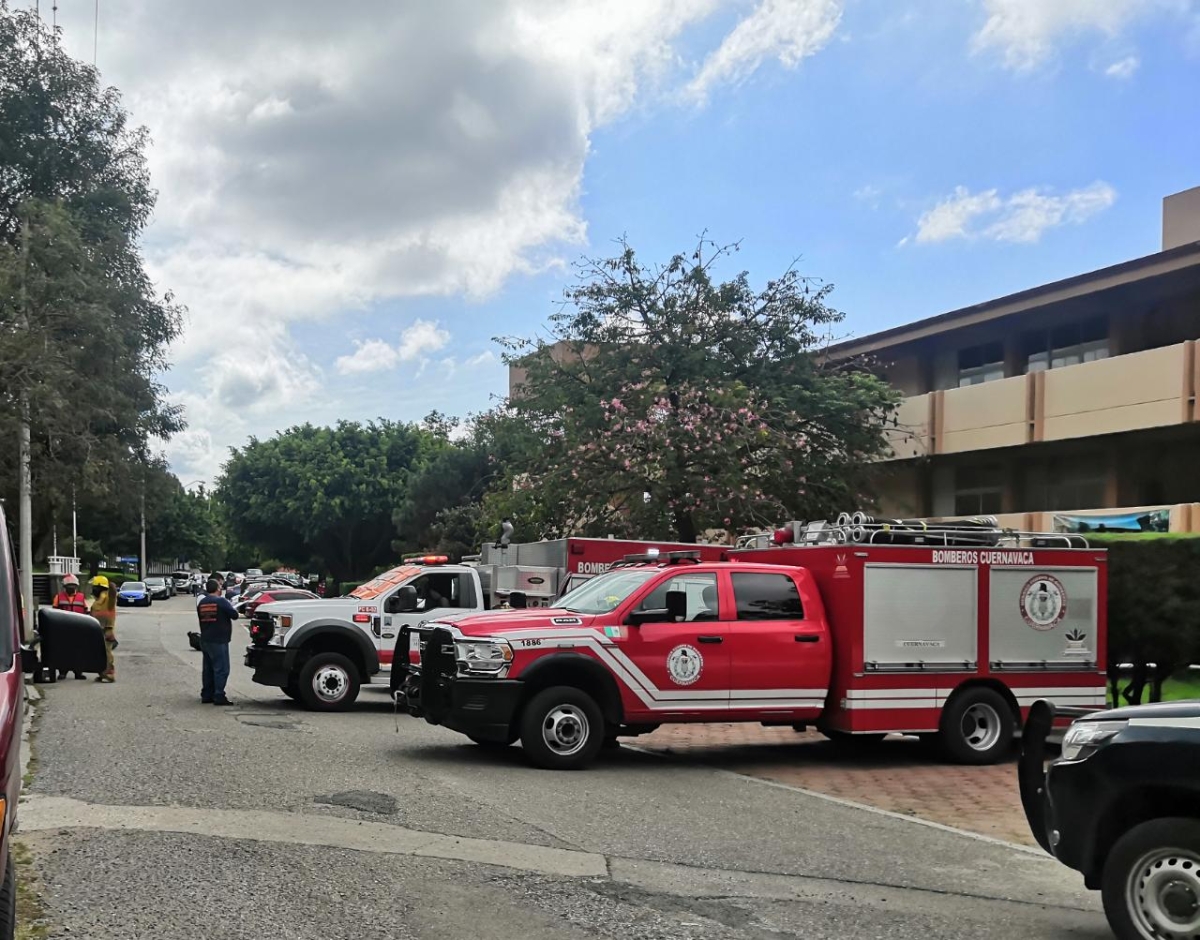 Desalojo en instalaciones de UAEM tras explosión en área de sanitarios