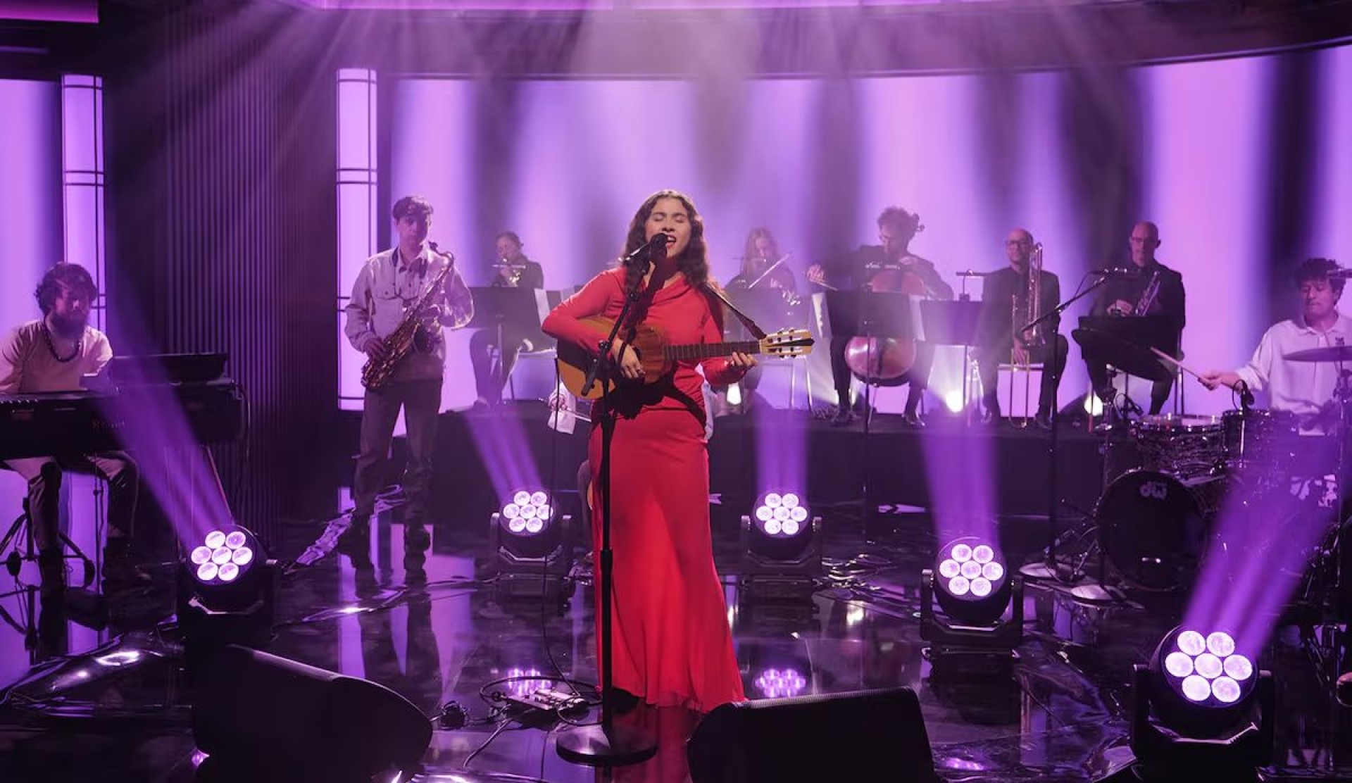Silvana Estrada deslumbra en Jimmy Kimmel Live! con la Filarmónica de Los Ángeles