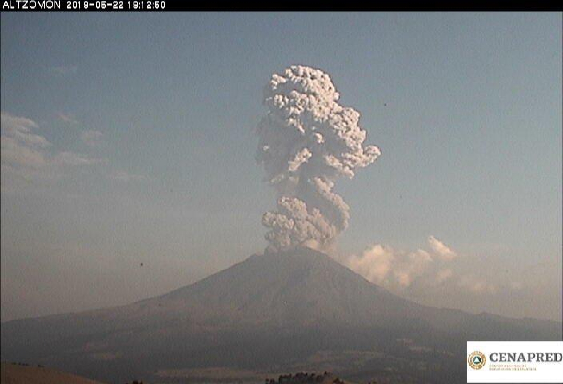 Registra explosión el Popocatépetl con contenido moderado de ceniza
