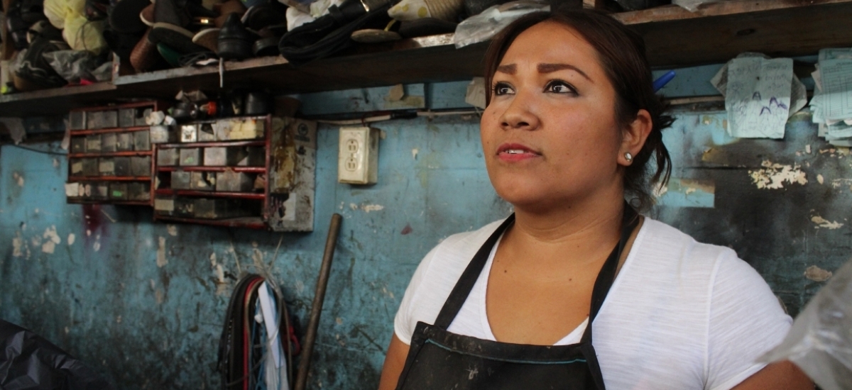 Viridiana Rosas, reparadora de calzado