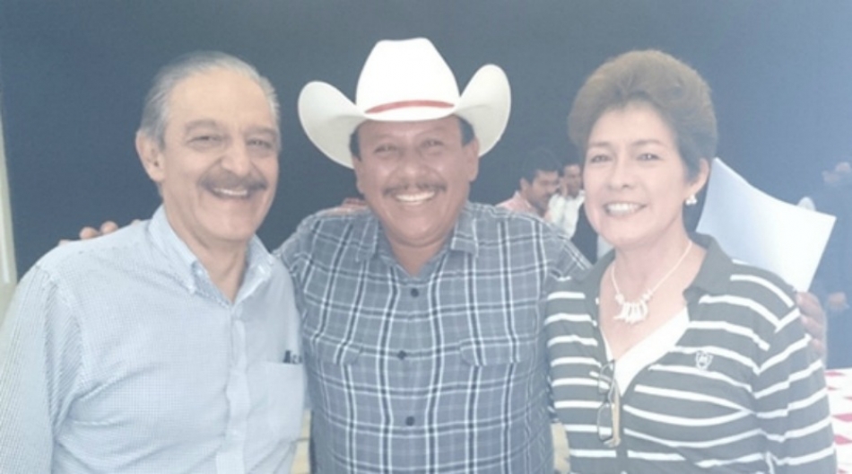 Se registra como precandidato del PRI a la alcaldía de Axochiapan, Félix Sánchez Espinoza