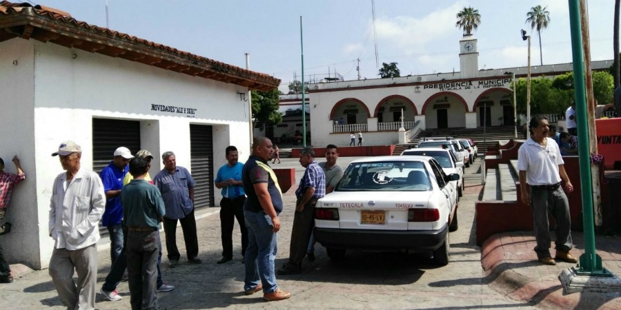 Denuncian taxistas de Tetecala abusos de elementos de Tránsito