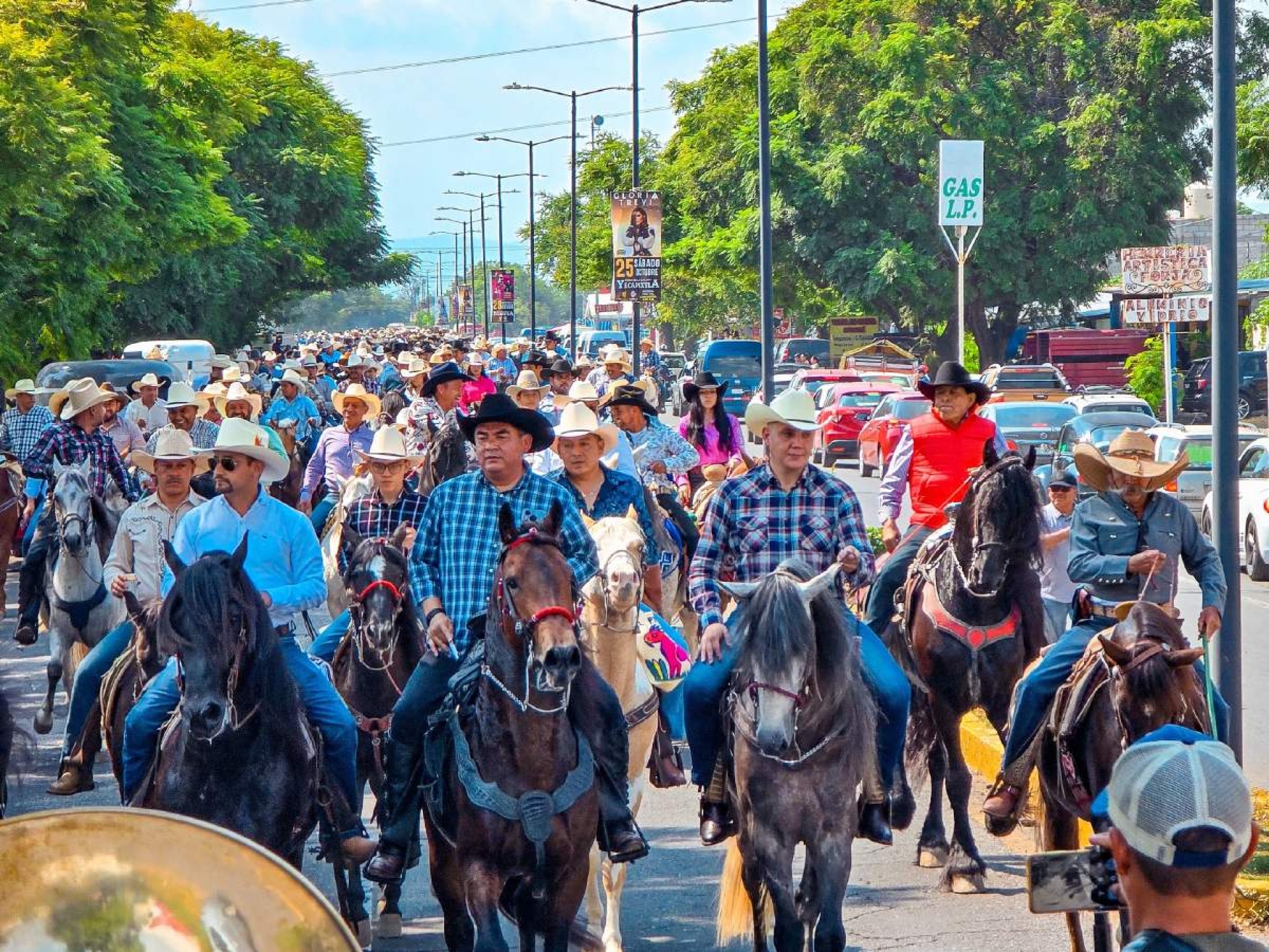 Con éxito, realizan cabalgata en la Feria de la Cecina de Yecapixtla