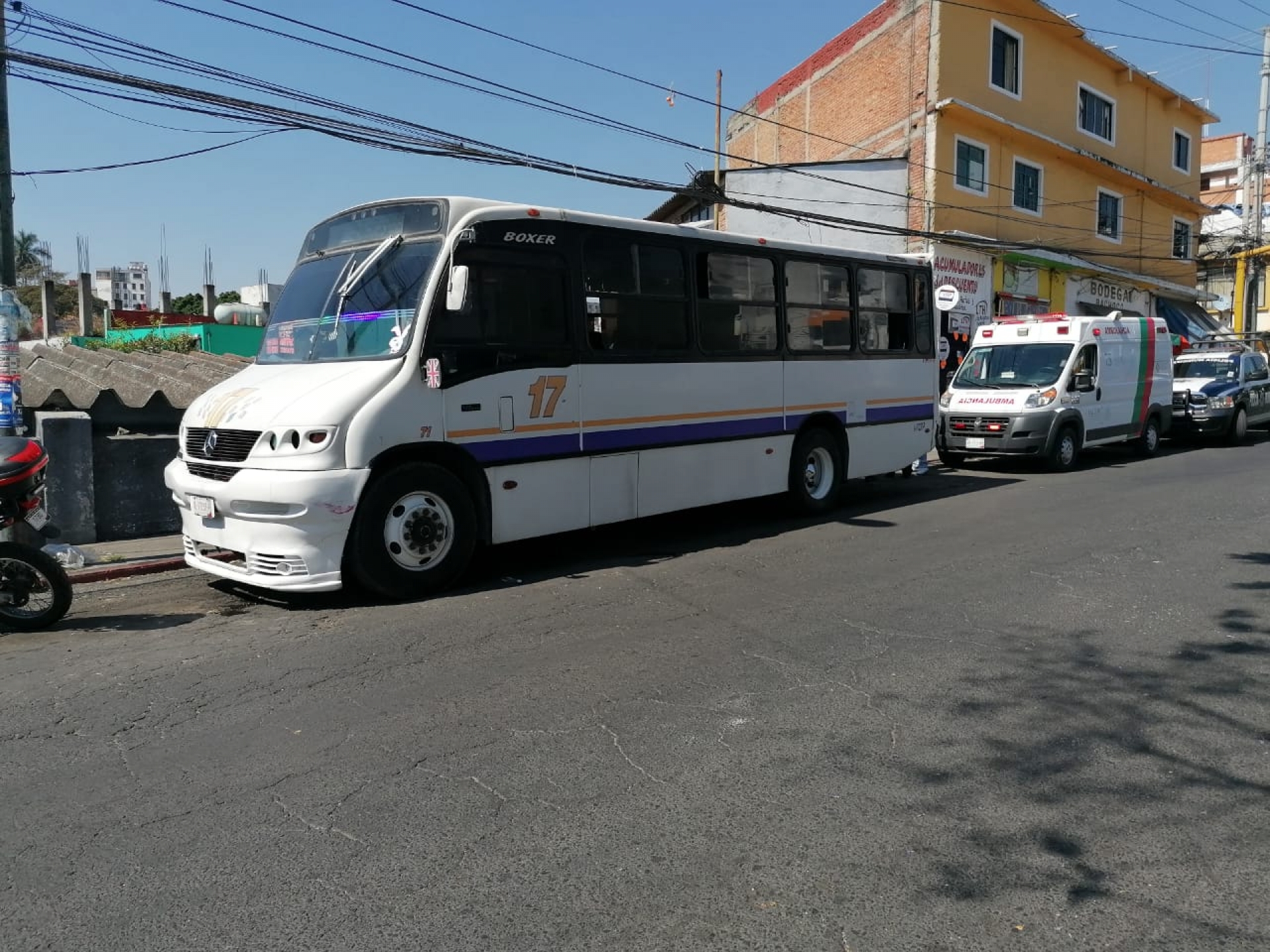 Lesionan de un tiro en el pie a chofer de ruta 17