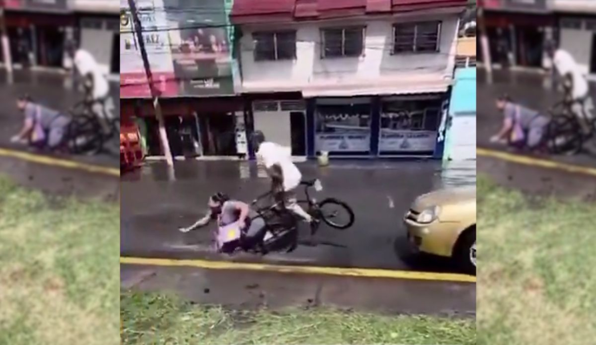 Triciclo cae en bache de Nezahualcóyotl y video se vuelve viral