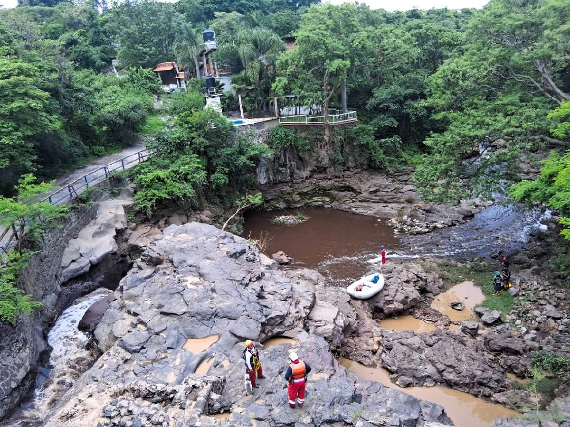 Refuerzan búsqueda de joven desaparecida en el río Yautepec