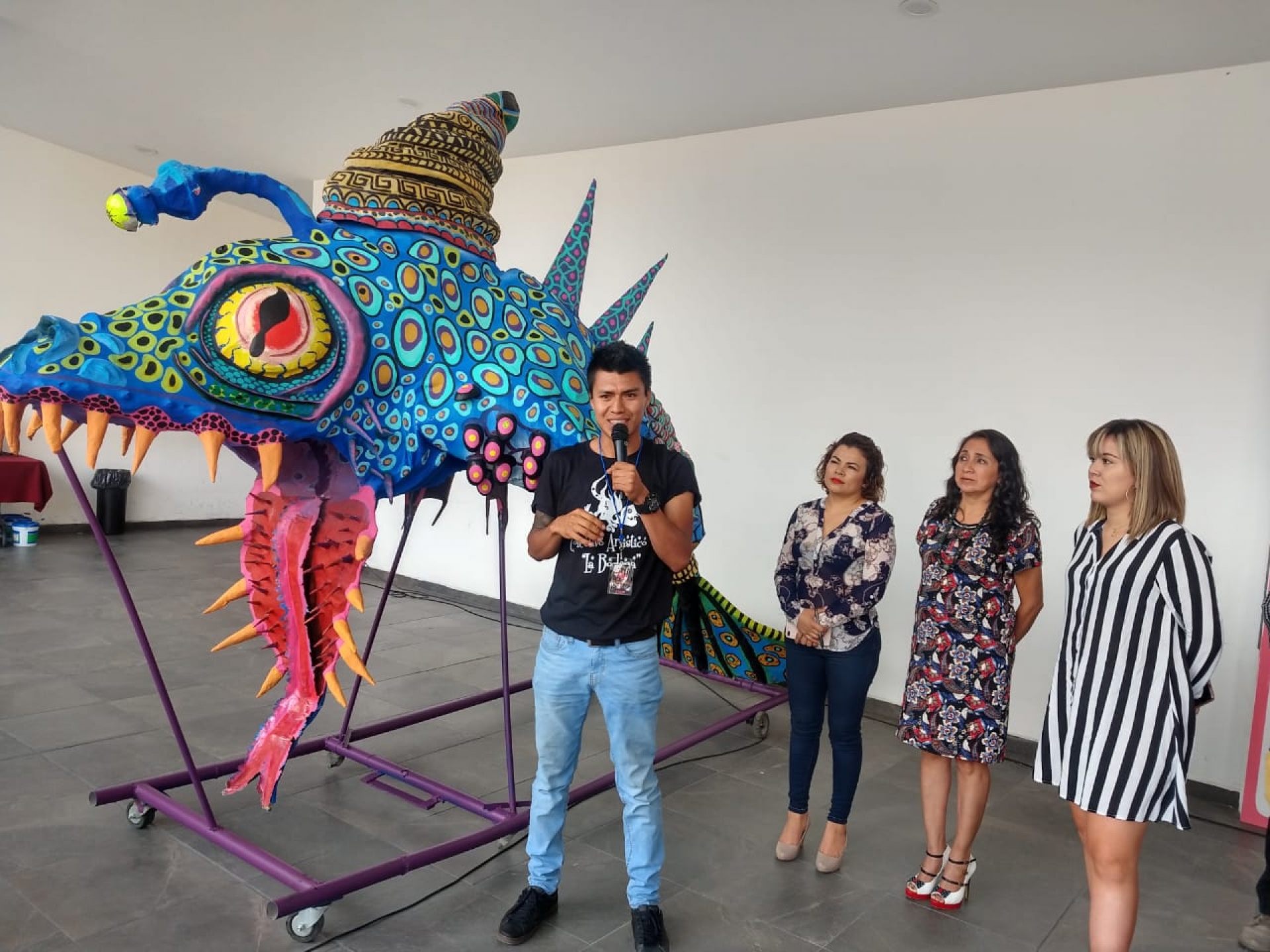 Llevan a cabo exposición de alebrijes monumentales