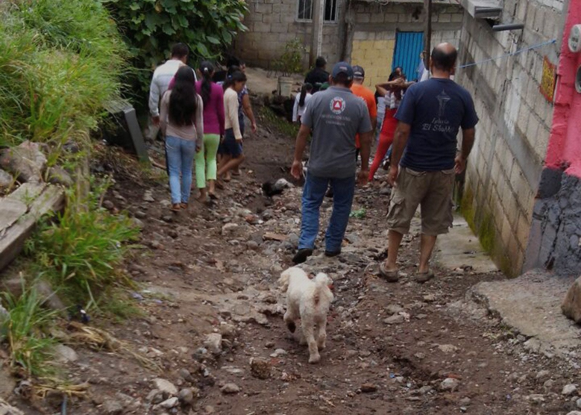 Cientos de personas, en peligro por negarse a dejar sus viviendas