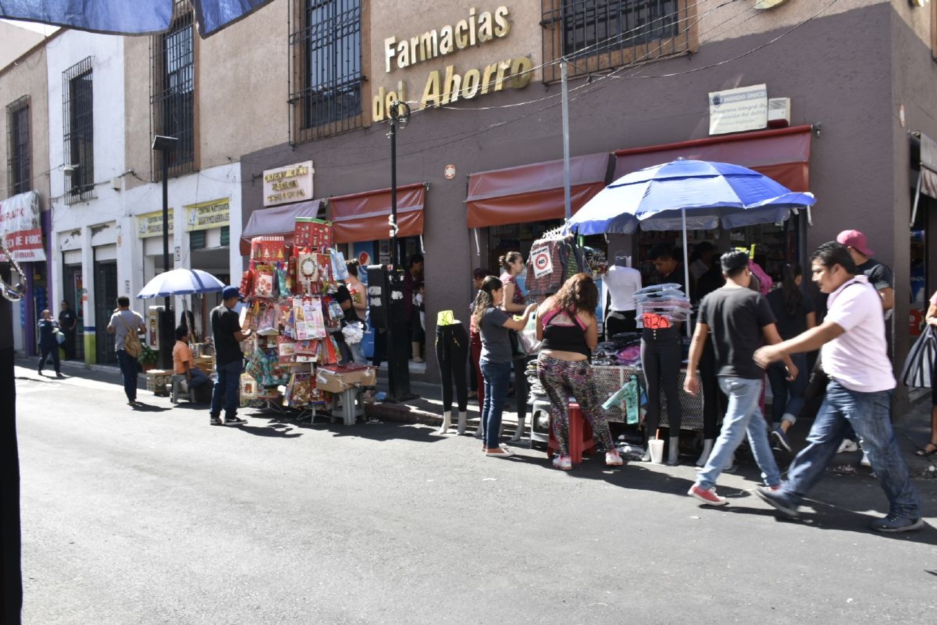 Crece comercio informal por desempleo: CCE