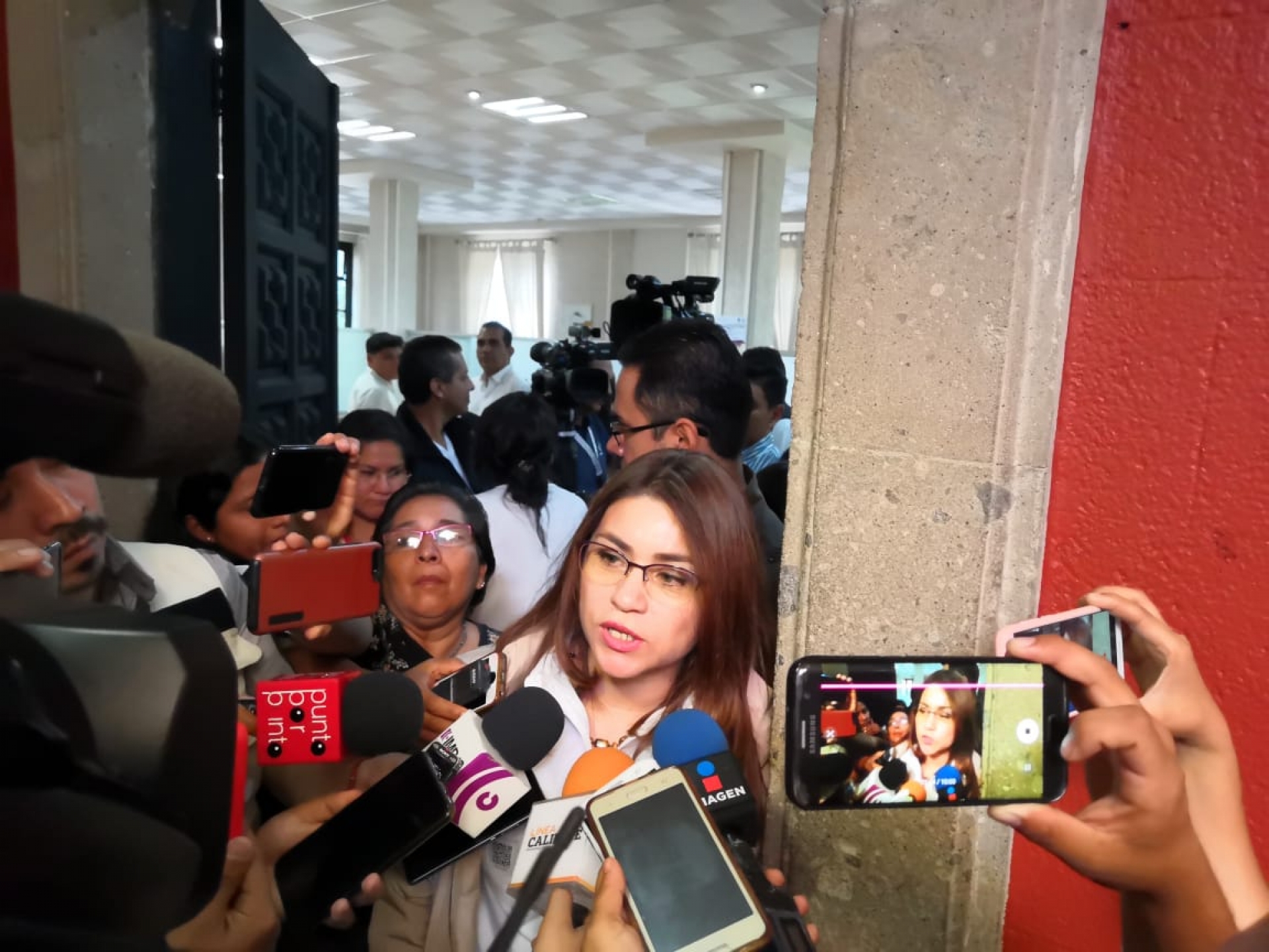 Personal de consulado y del INM revisan situación migratoria de niño guatemalteco