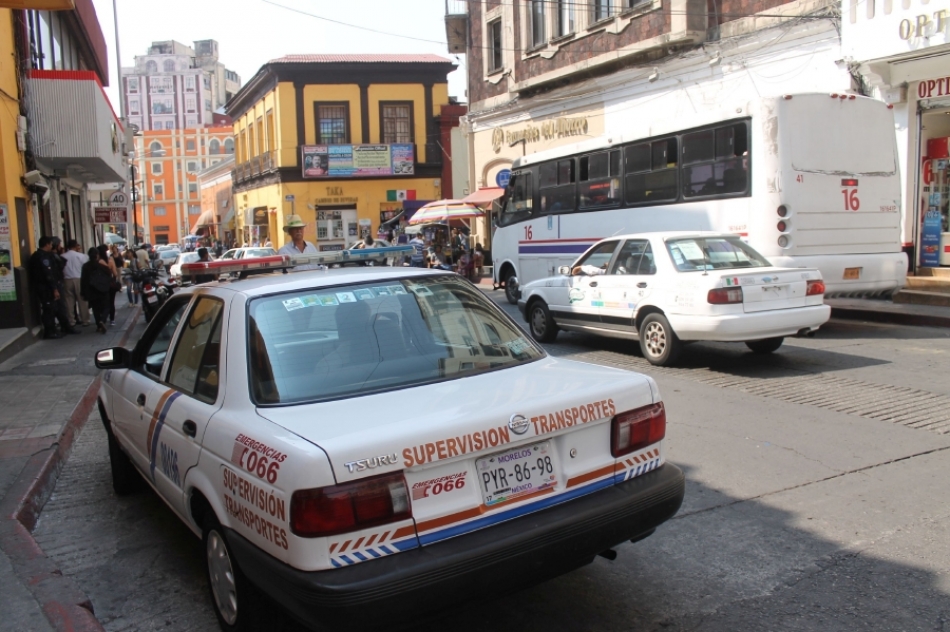 Inician operativos contra taxis con permisos "clonados"