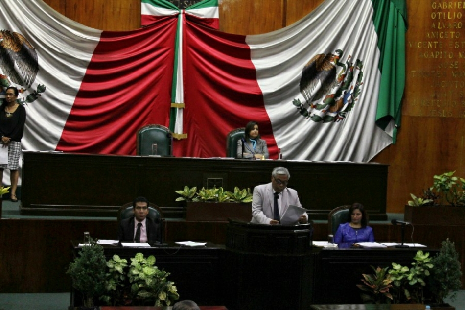 Diputados pretenden aprobar una reforma que les permitiría cobrar pensión por retiro