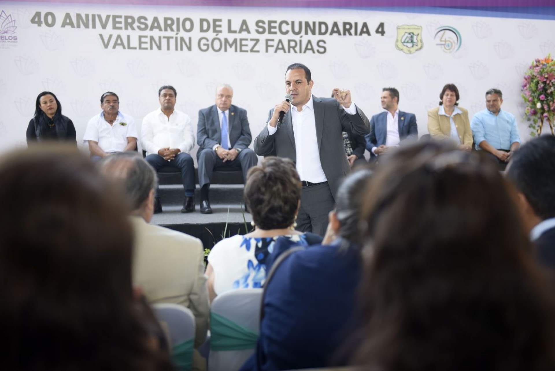 Celebra Cuauhtémoc Blanco aniversario de la Secundaria 4 de Chipitlán