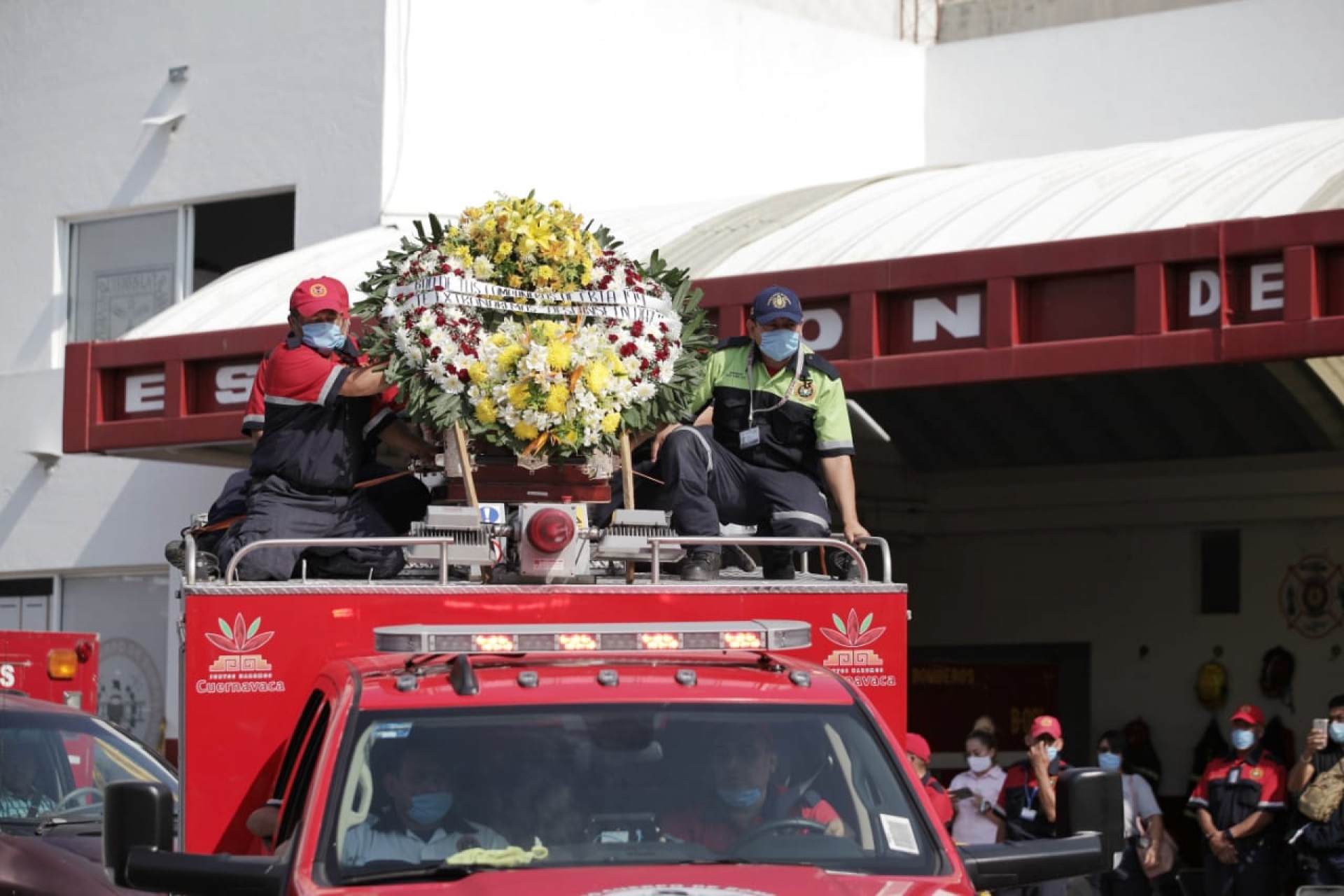 Con homenaje de cuerpo presente, despiden bomberos a compañero fallecido