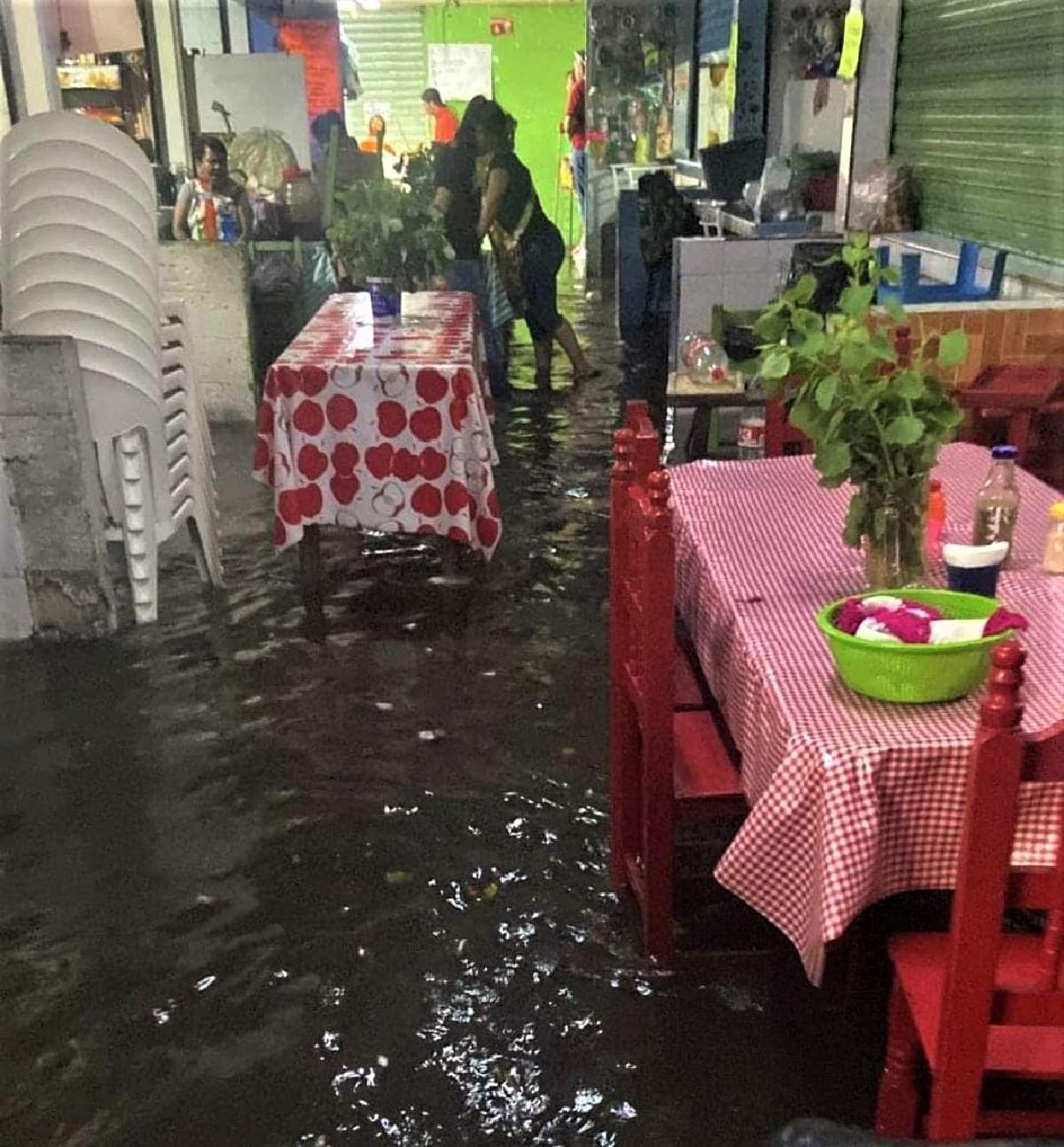 Damnificados por lluvias urgen reconstrucción del mercado “Galeana”