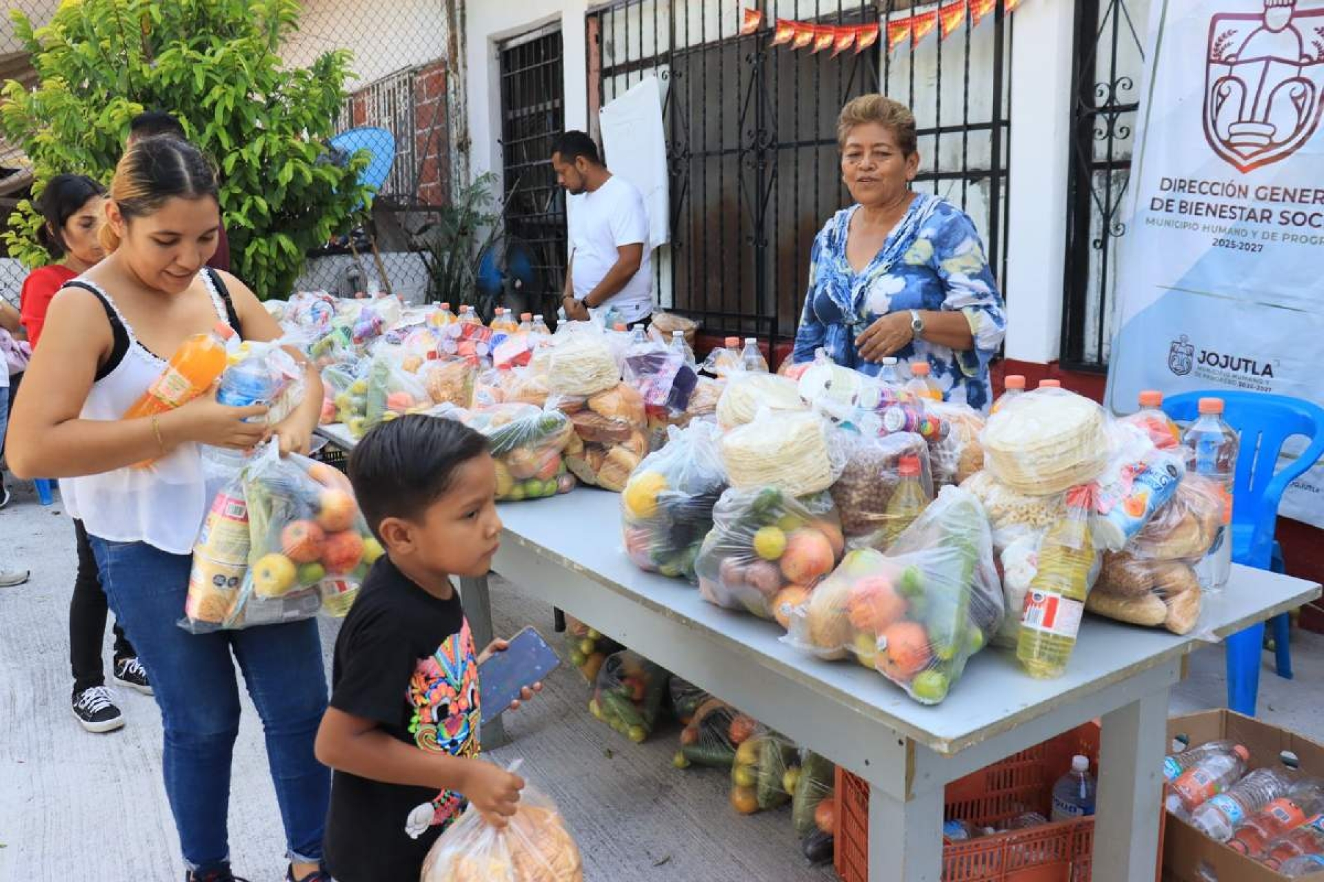 Familias de Jojutla reciben despensas del Banco de Alimentos