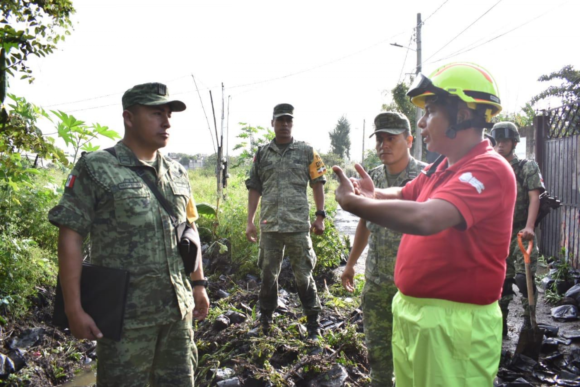 Auxilian Ayuntamiento de Jiutepec y Sedena a población afectada por lluvias