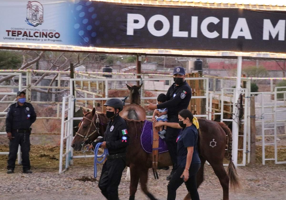 Ofrecen equinoterapias a población vulnerable de Tepalcingo