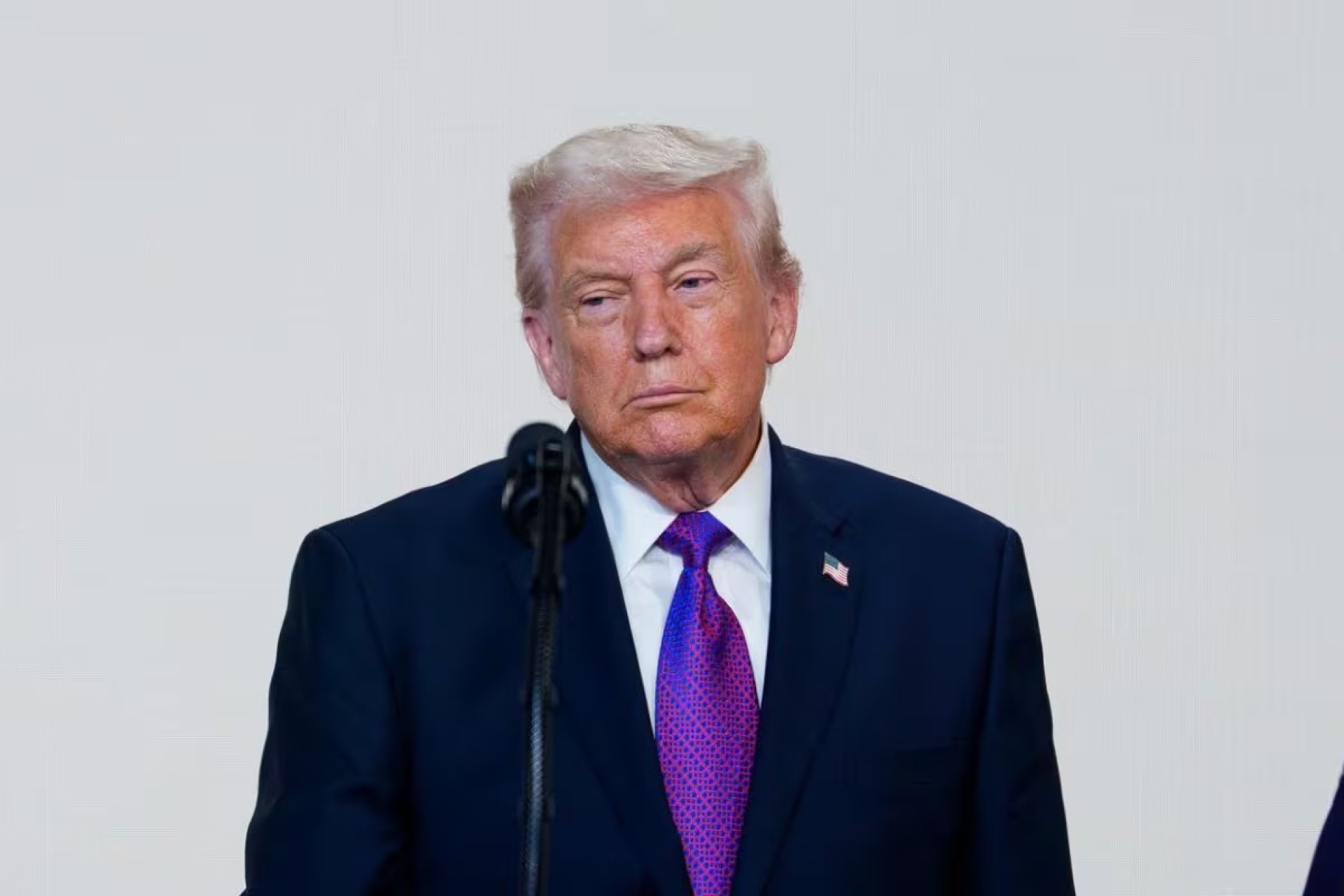 Trump amenaza con impedir la apertura de puente entre EU y Canadá