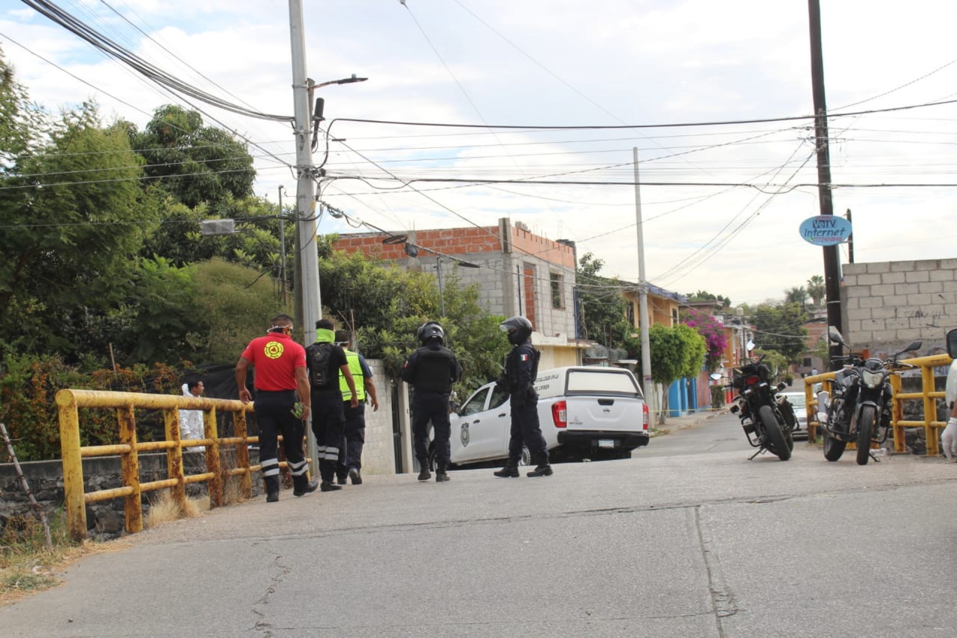 Hallan el cadáver de un hombre en una barranca, en Tejalpa
