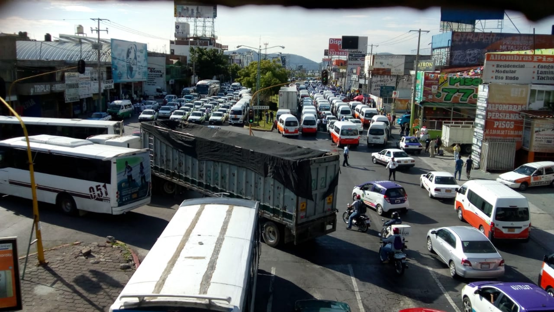 Transportistas protestan en la SMyT