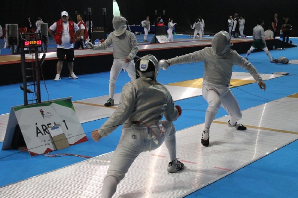 Sebastián Bahena gana bronce en esgrima en Olimpiada Nacional