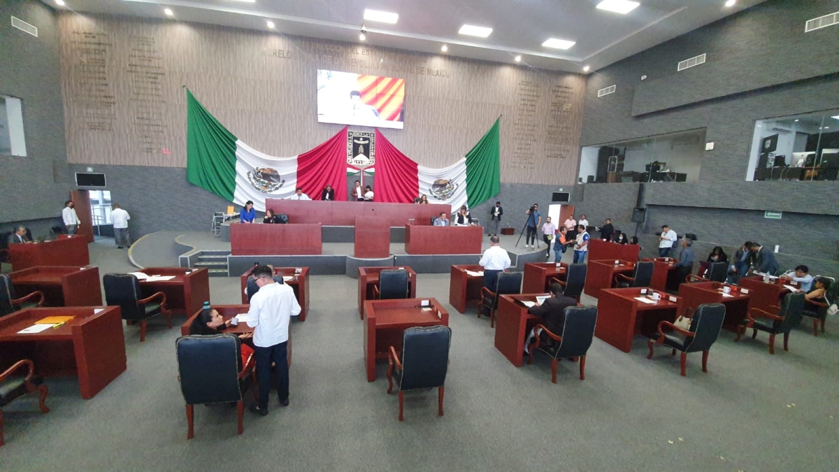 Diputados arrebatan 300 mil pesos a sus empleados