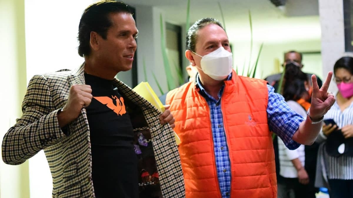 Roberto Palazuelos va como precandidato de MC a Quintana Roo