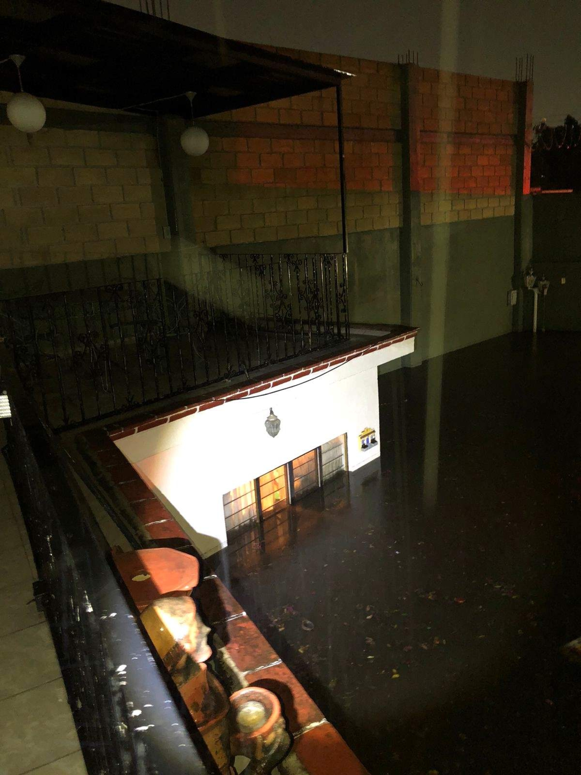 Lluvia ocasiona encharcamientos en calles y avenidas de Cuautla