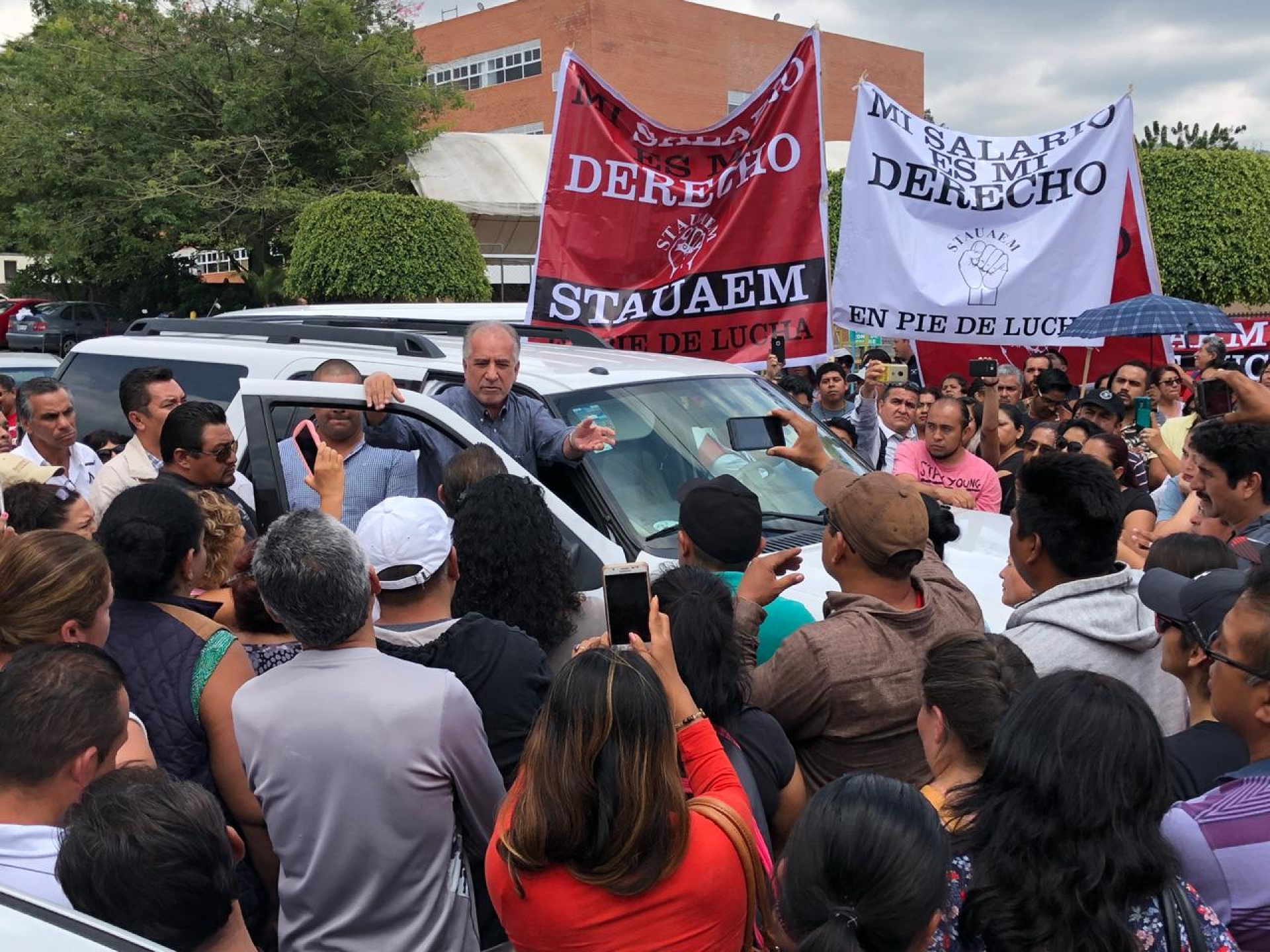 Acuerdan trabajadores administrativos de UAEM manifestarse