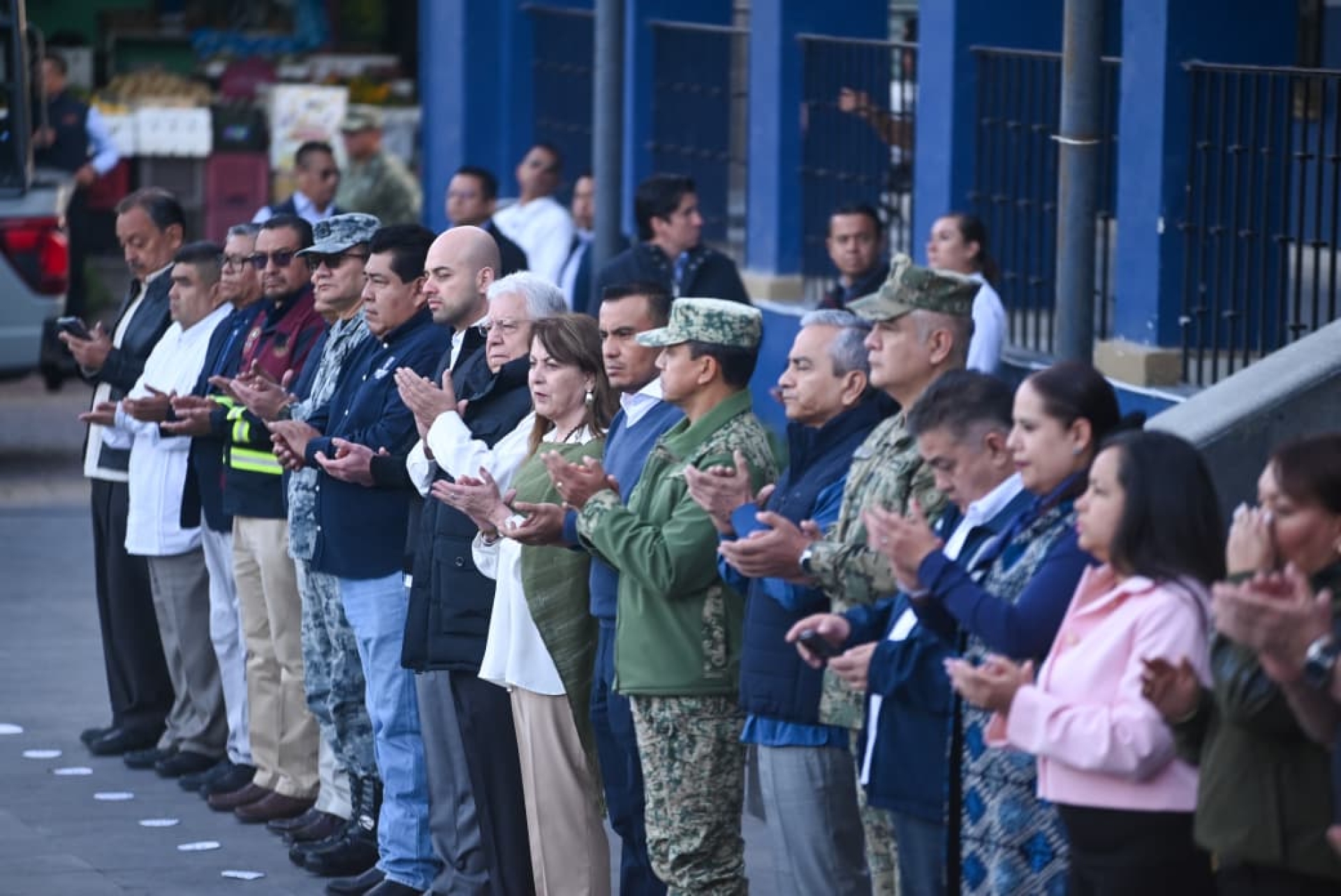 Encabeza gobernadora Margarita González Saravia honores a la bandera en el municipio indígena de Coatetelco