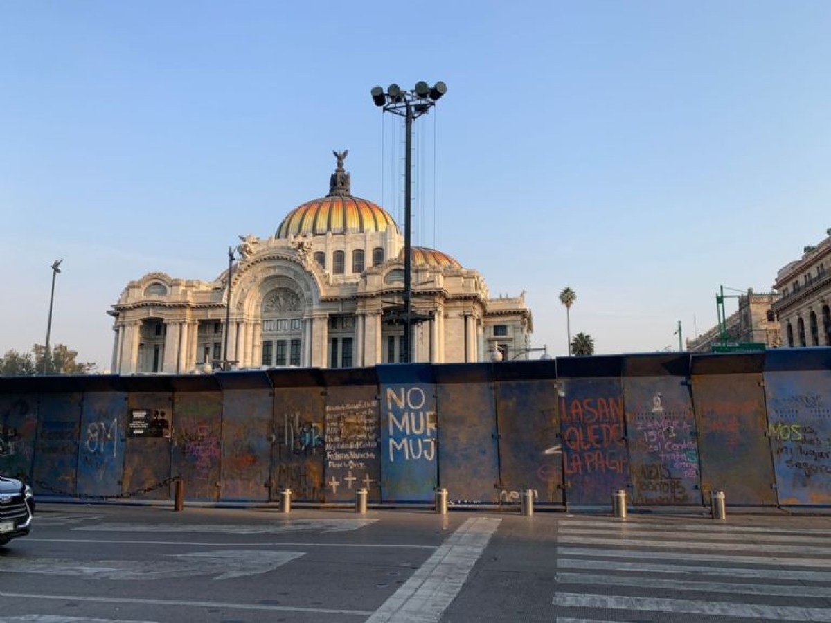 Blindan el Centro Histórico por la marcha feminista del 25N, el Ceteg continúa en el Zócalo